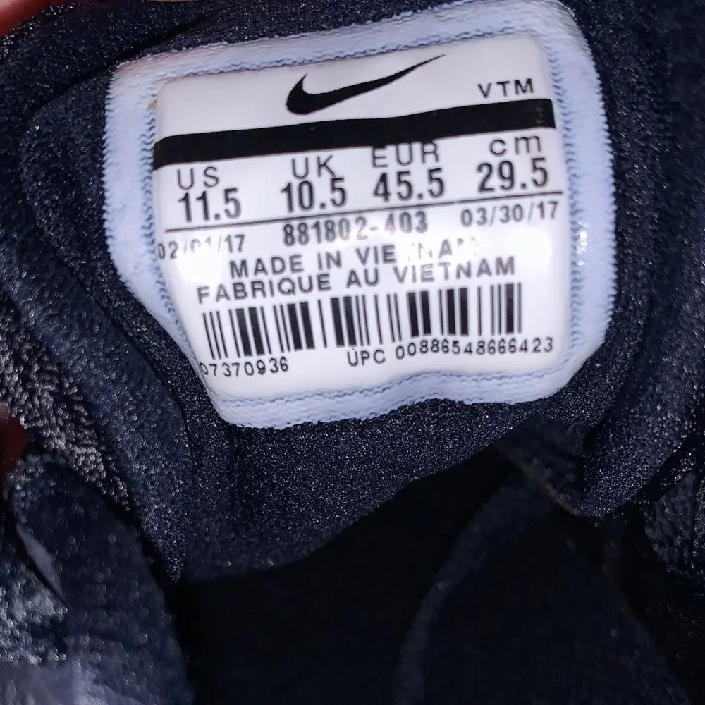 Nike navy men’s Mesh Sneakers with White Swoosh size 11.5